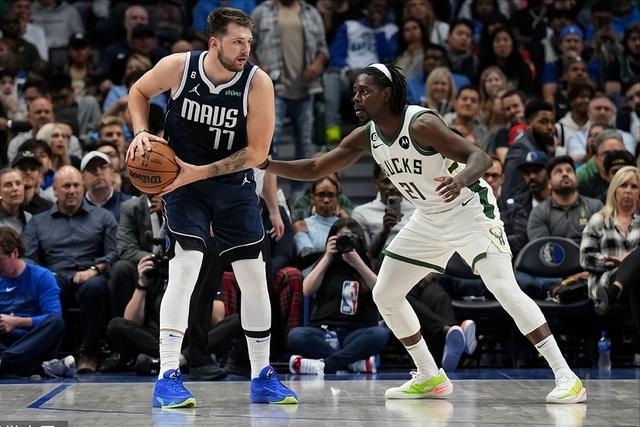 弗格投篮碰到徐杰脸部 杨鸣对着闫军贴脸输出